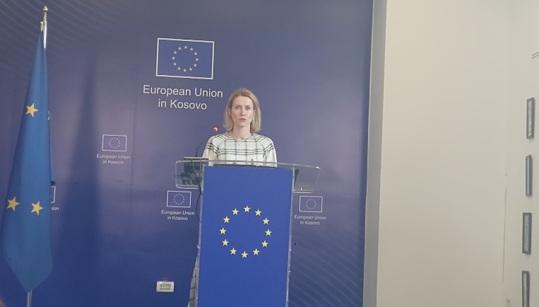 Haradinaj, Krasnići i Abdidžiku traže ukidanje mera od Kalas , a SL da EU zaštiti Srbe od Prištine