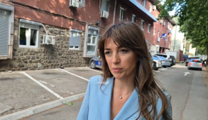 Hadžiju u S.Mitrovici sa predstavnicima KP, suda i tužilaštvom o seksualnom uznemiravanju, poziva žene da prijave slučajeve
