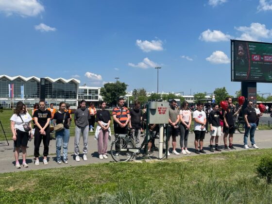 FOTO: Novi Sad/ nadstre&scaron;nica/ Ljubazno&scaron;ću Sta&scaron;e Kene&scaron;ki