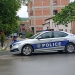 K.Mitrovica: Privedena žena zbog krađe tri telefona u školskom dvorištu Kosovska policija ručna bomba Džona Kenedija