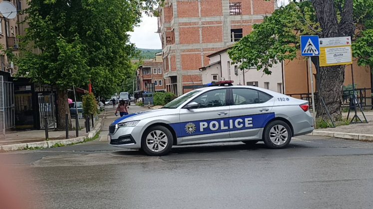 Kosovska policija ručna bomba Džona Kenedija