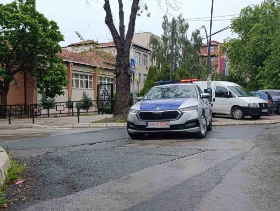 Kosovska policija ručna bomba Džona Kenedija
