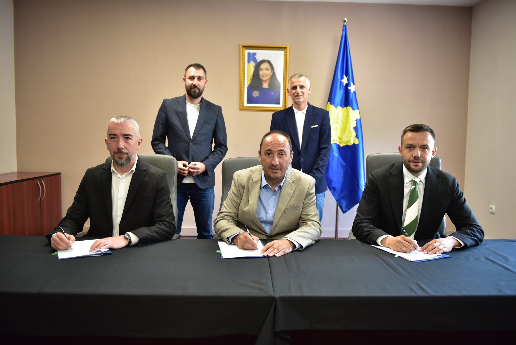 Kosovo Minister Signs Memorandum with Mitrovica Municipalities, Announces Two New Bridges over the Ibar