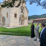 Međunarodni predstavnici posetili manastire V.Dečani i Banjska: Razgovori o položaju SPC i Srba Visoki dečani Sava Janjić