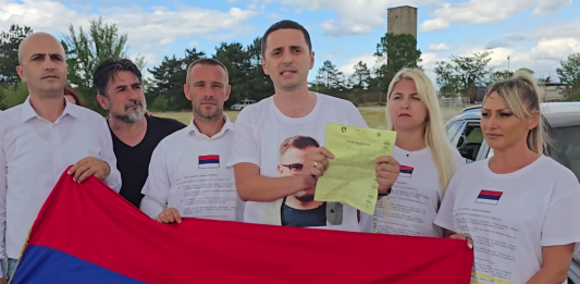 Veljković nakon puštanja pocepao prijavu: "Evo šta mislim o vašoj 'vladavini prava'"