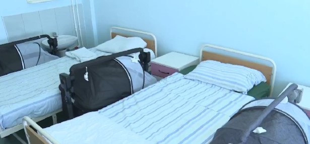 Studenti FPN iz Beograda donirali krevece porodilištu u Pasjanu
