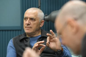 Bivši policajac: Vučić je šef kriminalne grupe, smenili su me da bi radili sa Zvonkom Veselinovićem