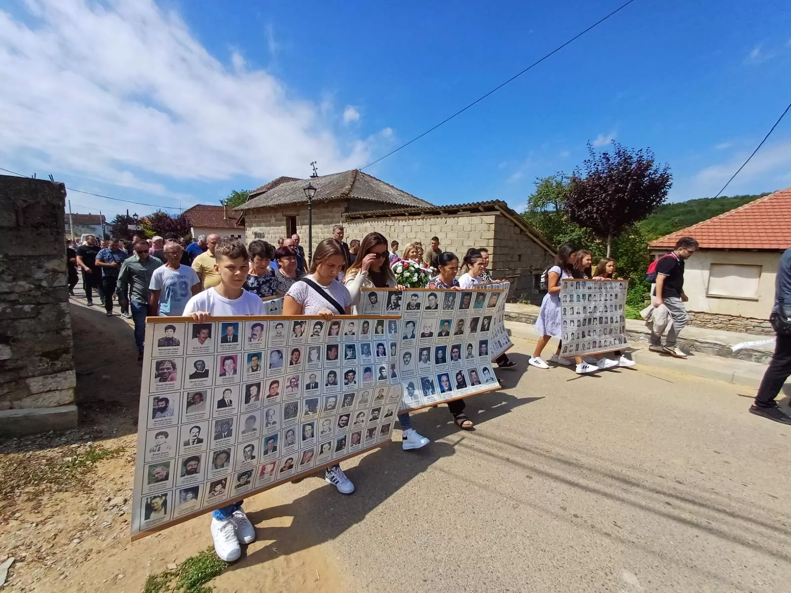 Velika Hoča: 27 godina od otmica i ubistava u orahovačkoj opštini