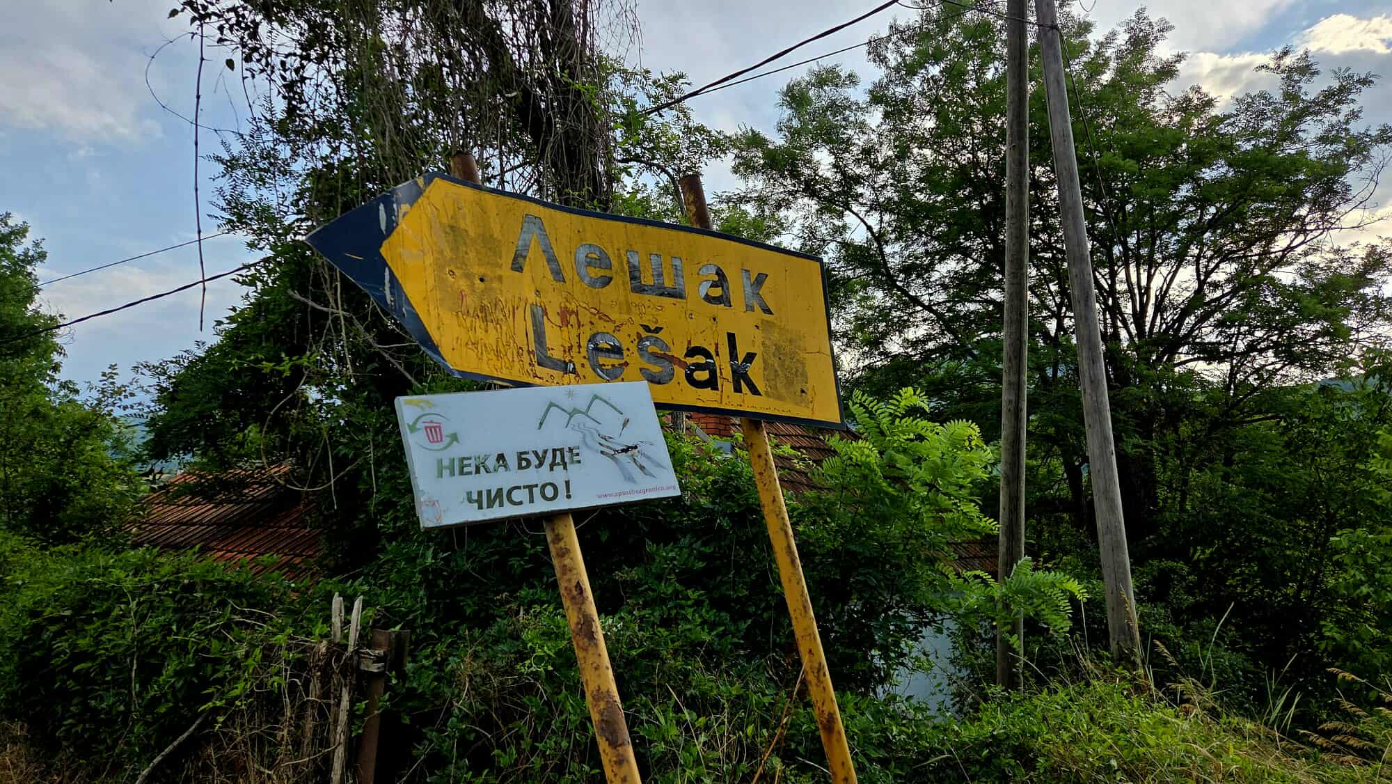 Lešak tabla mesto