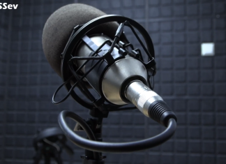 Društvene mreže ubijaju lokalni radio ili mu otvaraju nova vrata? Mikrofon Mediji radio novinari novinarstvo