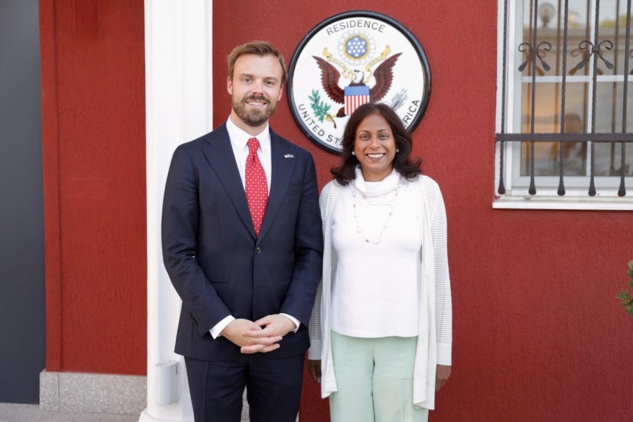 Hanrahan u Prištini, na radnoj večeri u ambasadi sa Kurtijem
