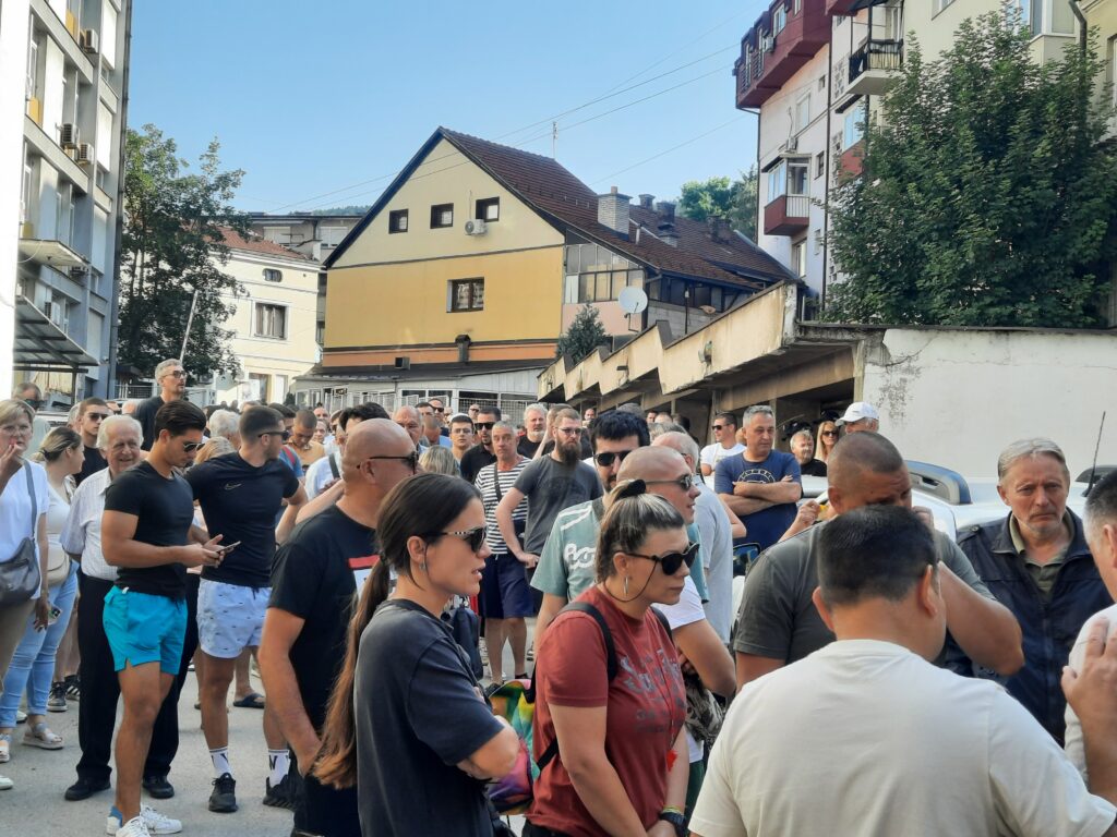 Najavljen protest u Užicu; AKS u trodnevnoj obustavi rada: Pritvor advokatu iz Užica neprihvatljiv