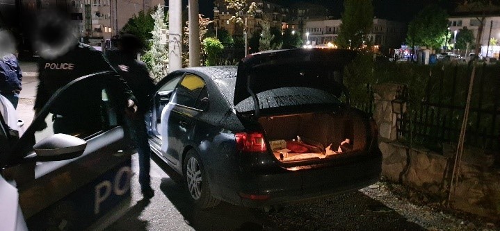 U Prištini razbijena mreža ilegalnog kockanja i piramidalnih šema: Uhapšene 34 osobe, zaplenjeno oružje, narkotici i novac
