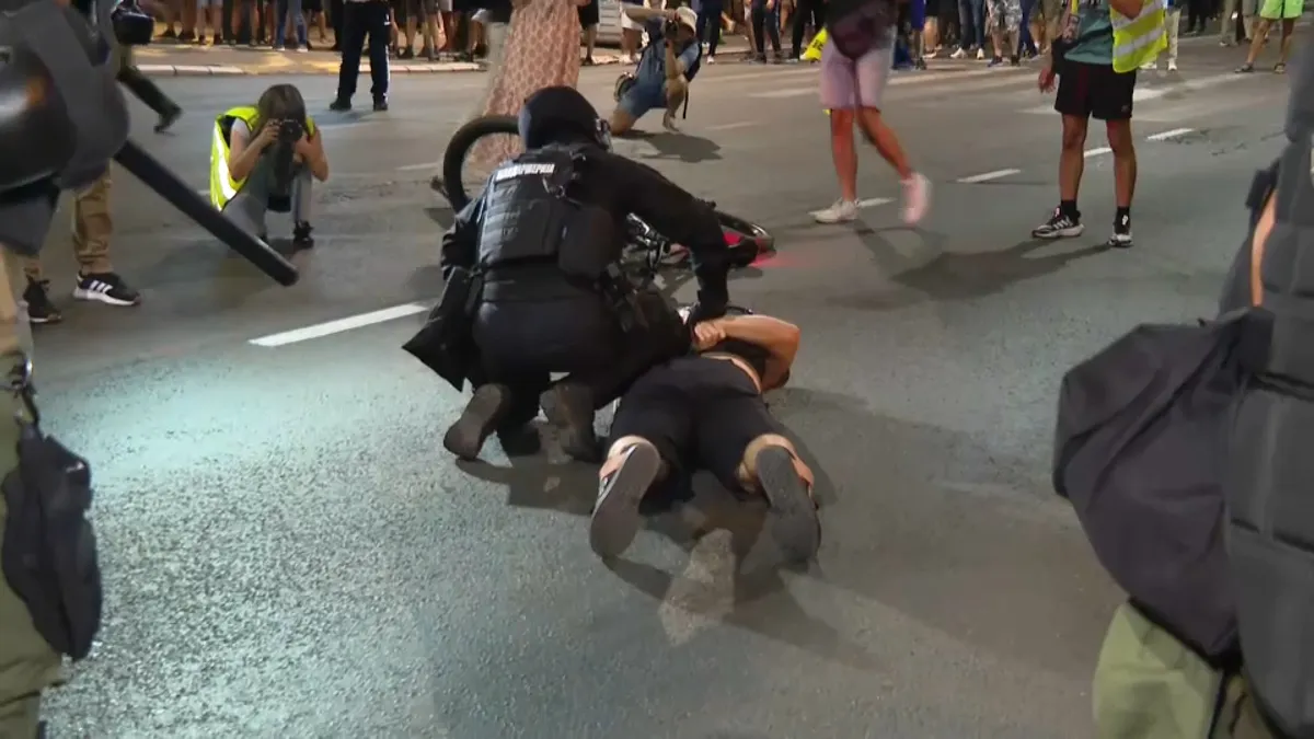 Optužbe za policijsku brutalnost na protestima, najavljena nova okupljanja
