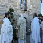 Mitropolit Teodosije služio liturgiju i osveštao novopostavljeni mozaik na crkvi Svetog Stefana u Velikoj Hoči