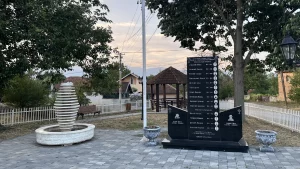 Srpska zastava spomenik goraždevac