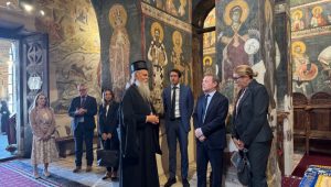 Komesar OEBS u Gračanici: Mitropolit - Očuvanje kulturnog nasleđa važno za opstanak Srba