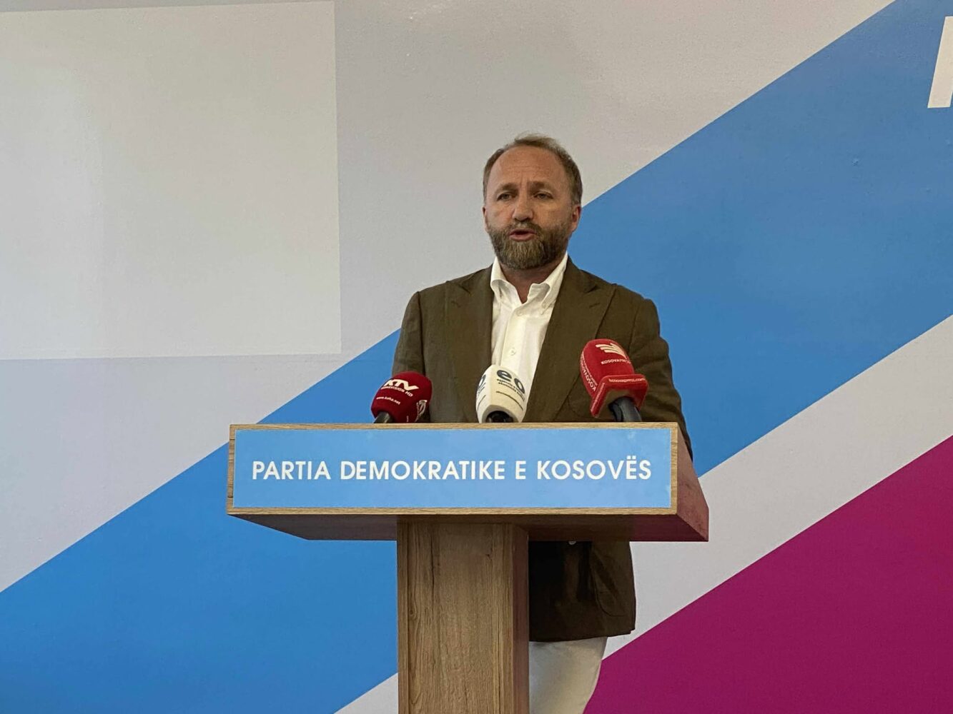 Tahiri: Pet ubistava u 48 sati – Kosovo u bezbednosnoj krizi, kriminalne bande povezane sa politikom zarobile državu