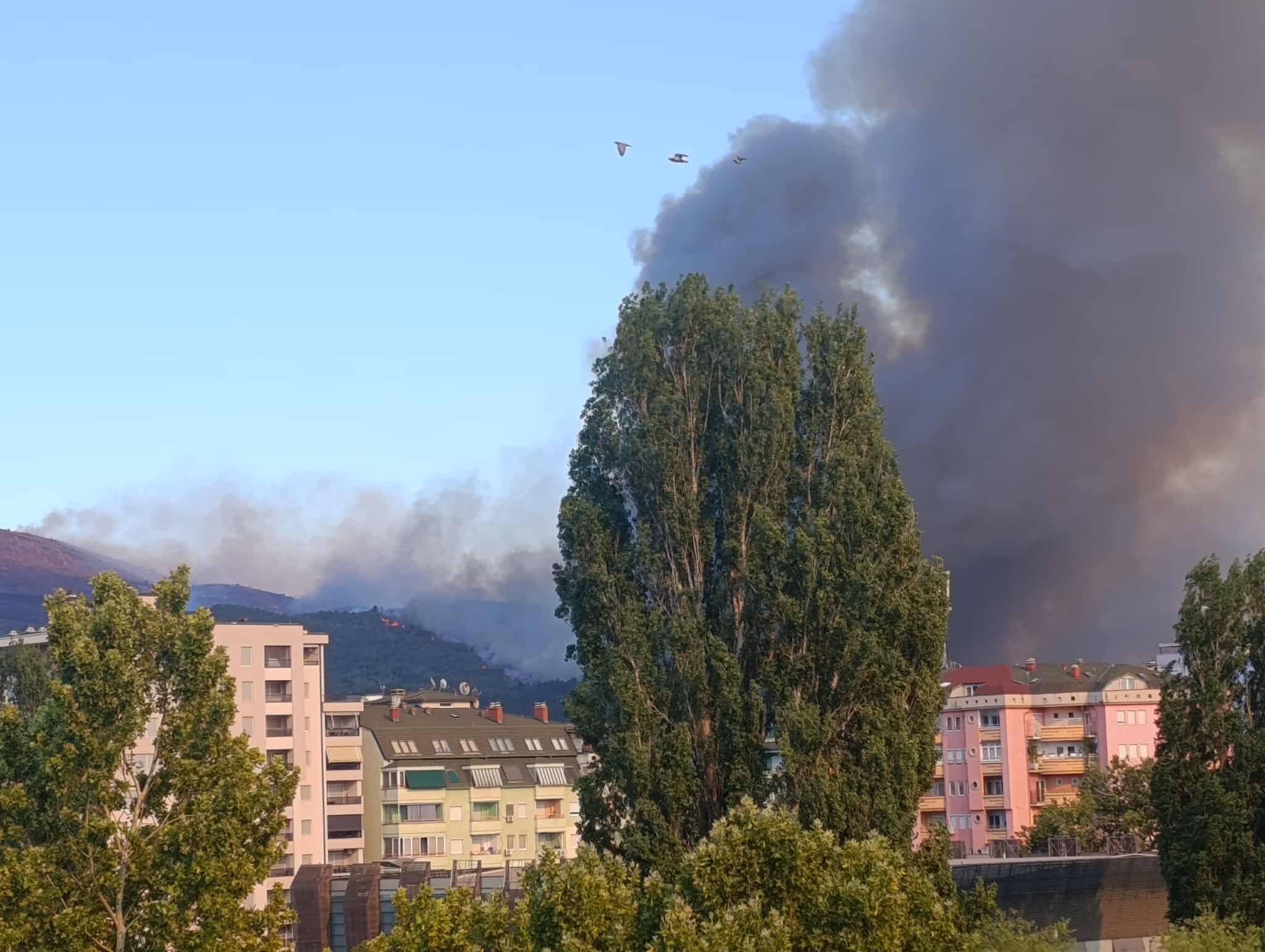 Mitrovica i danas u dimu, na Kosovu do 14 sati - aktivno 37 požara