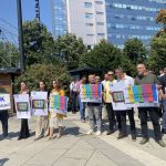 Zbog blokade budžeta oko 700 radnika RTK bez plata, protest na trgu u Prištini