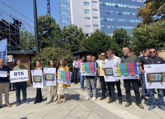 Zbog blokade budžeta oko 700 radnika RTK bez plata, protest na trgu u Prištini