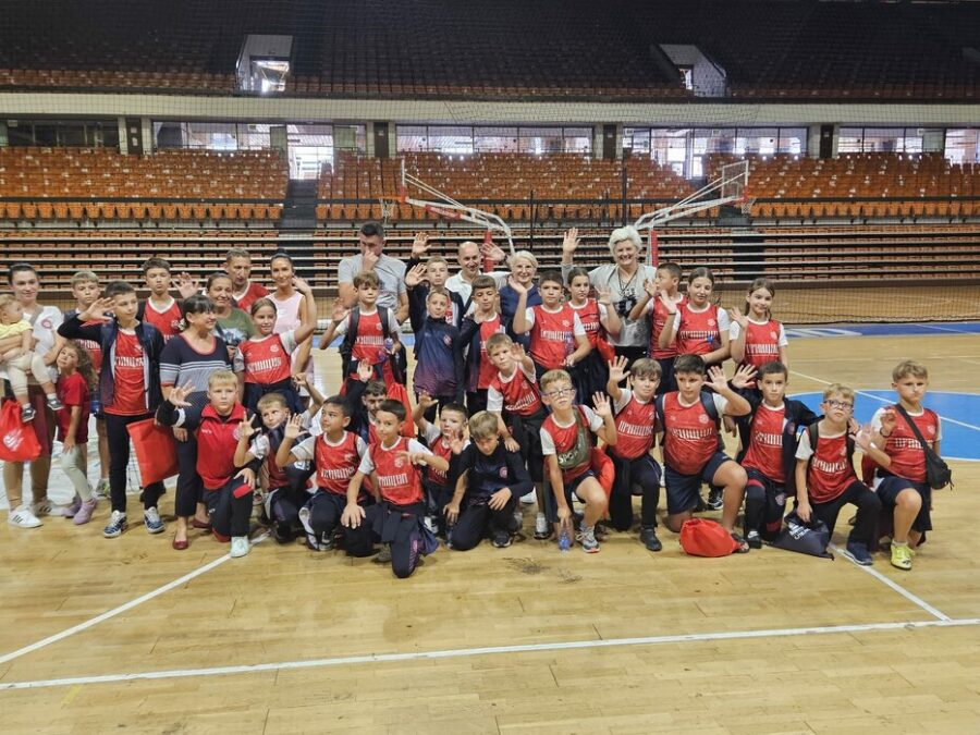 Deca iz Metohije u obilasku novosadskih sportskih centara - Spens i u Futogu