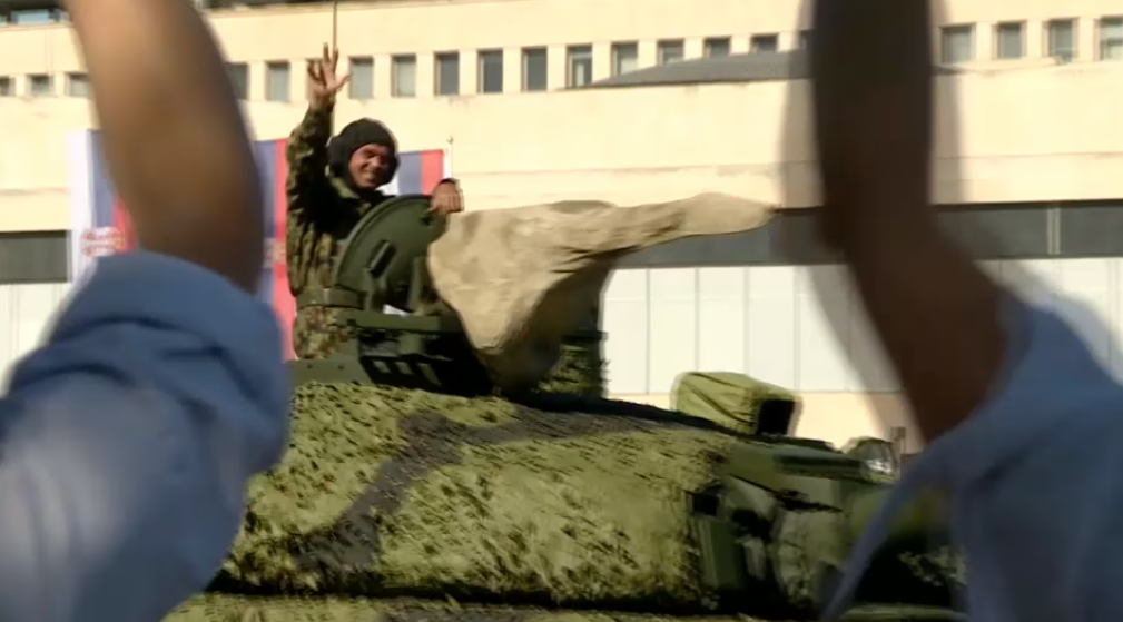 SRCE: Vučić nije uspeo da odvoji Vojsku od naroda