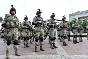 Vojnici C.Gore koji su uhapšeni novembra zbog natpisa "Kosovo je Srbija": Jedan napustio vojsku, drugi kažnjen