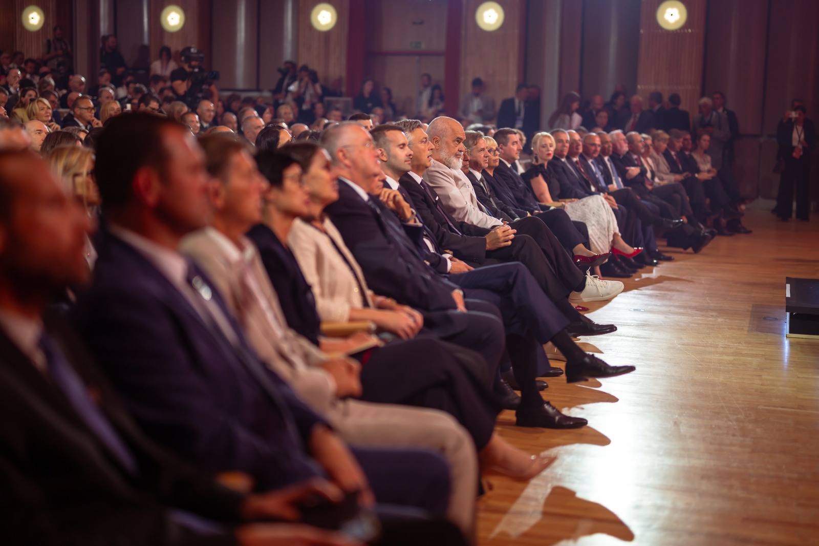Bledski forum: O ulasku Albanije i CG u EU, Vučić u Pekingu sa Putinom i Sijem029. za Albaniju, Vučić s Putinom u Pekingu....