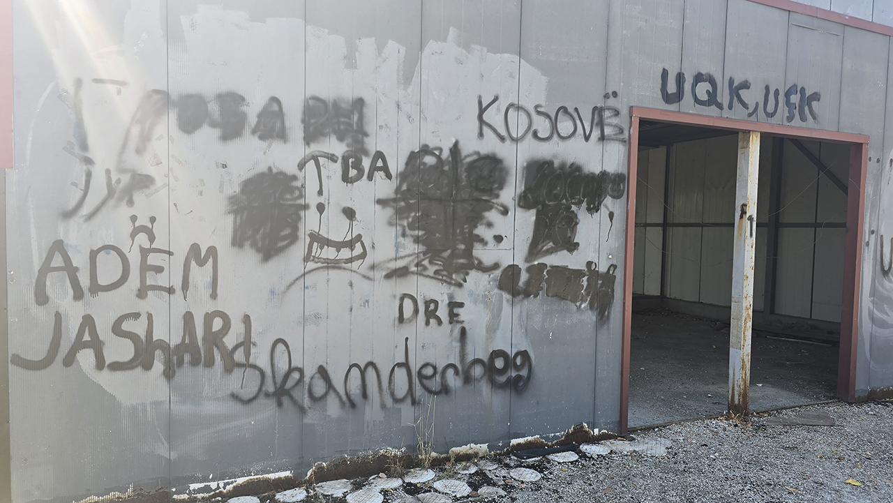 U Batusu ispisani grafiti UČK, izostao odgovor KP