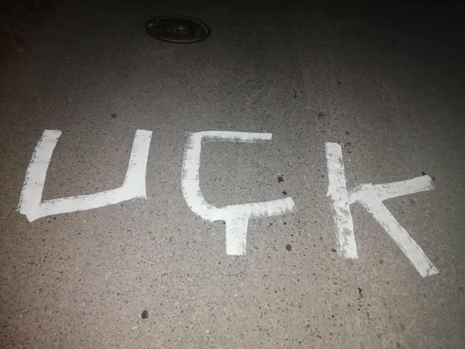 Kancelarija za KiM: U selu Stanišor, Novo Brdo, primećeni grafiti OVK
