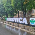 “Mitrovica” sign unveiled: From red to green heart, Cyrillic swapped for Latin, name absent from Kosovo’s legal framework