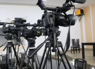 Kosovo Journalists’ Association Condemns Radomirović’s Conduct Toward KoSSev, Urges Apology
