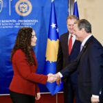 Američki kongresmeni u Prištini i Beogradu: Osmani ih slavi kao „prijatelje Kosova“, Vučić govori o energetici i EU putu