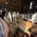 „Na strašnom mestu“: U Visokim Dečanima obeležena slava Svetog Kralja Stefana – hiljade vernika