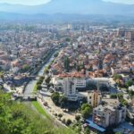 Majka kažnjena sa 300 evra u Prizrenu: Ostavila decu zaključanu u automobilu na vrućini