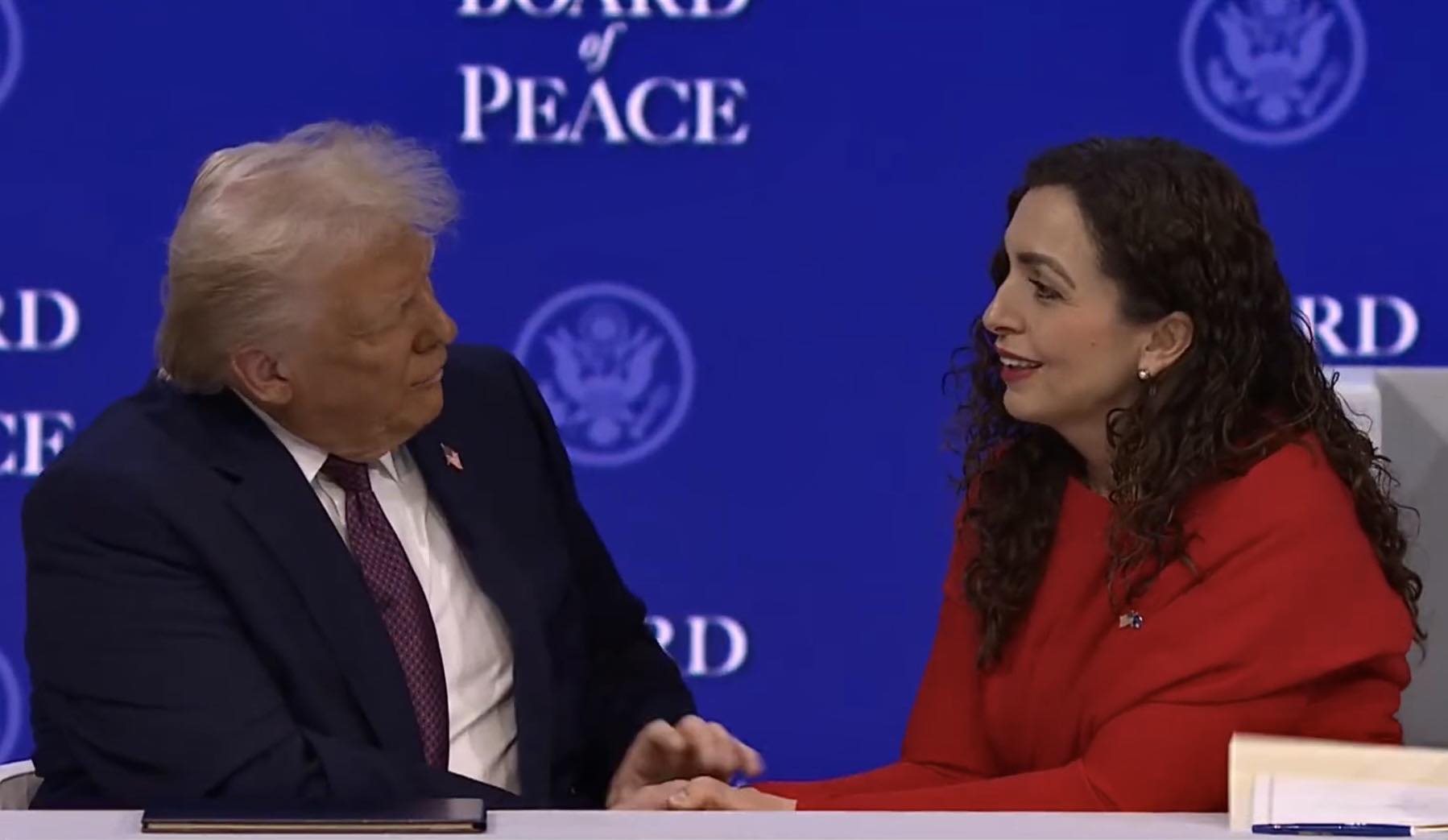 FOTO: Vjosa Osmani i DOnald Tramp/FB