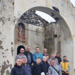 Posle 27 godina raseljeni meštani i paroh Jovan Radić očistili hram Svetog Nikole u Ljubiždi