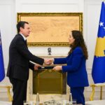 Kurtiju dodeljen mandat za formiranje vlade, uskoro počinje sednica FOTO: Vjosa Osmani i Aljbin Kurti/FB