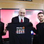 Rama s Tačijem na telefonu: Srećna nezavisnost komandante, brate mnogo te volim FOTO: Edi Rama FB
