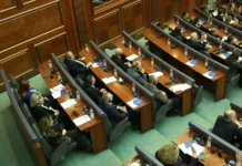 Samoopredeljenje promenilo stav: Sada je podržalo Slavka Simića za potpredsednika Skupštine FOTO: Srpska lista u skupštini/Koha/ Driton Paçarada
