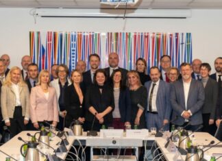 Veran Matić: Šta sam rekao ambasadorima FOTO: Srpski novinari sa ambasadorima/Javniservis
