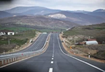 Kurti otvorio nedovršen put Vučitrn-Mitrovica, 17 godina gradnje, krivi prethodnu vlast FOTO: Vučitrn-Mitrovica/Koha