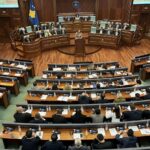 Poslanici primaju plate bez sednica i bez rada