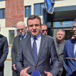 Kurti sa gradonačelnikom Južne Mitrovice u Severnoj posetio porodicu u Tri solitera, otvorio Poresku; Nije zvao Radojevića, ali idući put hoće