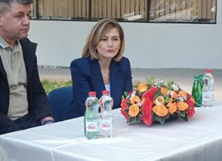 Kusari-Ljilja sa Radoičićem na telefonu na srpskom, a sa srpskim novinarima u Severnoj Mitrovici na albanskom