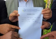 RSE: ‘200 metara’ koja su oslobodila Gotovinu i lekcija za četvorku iz OVK-a FOTO: "Udruženje veterana OVK"/Hisni Gucati ispred Specijalnog suda u Hagu