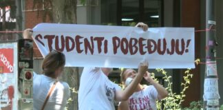 Studentski dan: „Čuvari Ustava“ do Šapca i Vranja, policija razdvajala dve grupe; kampanja i preko Drine