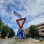 „Zoran Đinđić“ odšetao od Ise Boljetinca, premešten na saobraćajne znake – Prvenstvo prolaza i Kružni tok