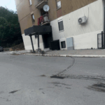 Automobilom udarila u banderu, žardinjeru pa u stub nadstrešnice kod tri solitera